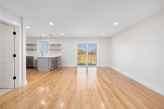 11 Gunning Court, Middletown, RI 02842
