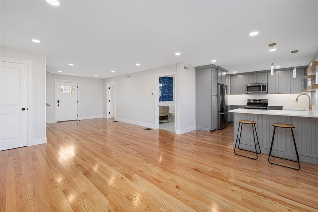 11 Gunning Court, Middletown, RI 02842