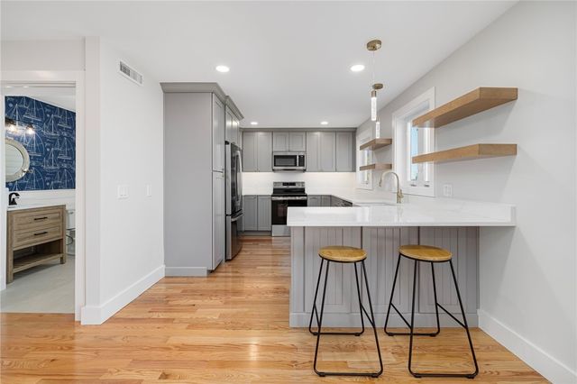 11 Gunning Court, Middletown, RI 02842