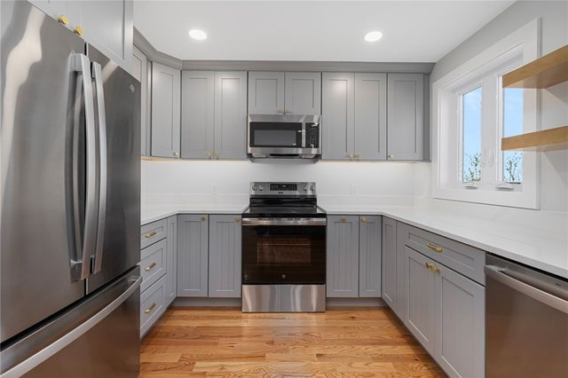 11 Gunning Court, Middletown, RI 02842