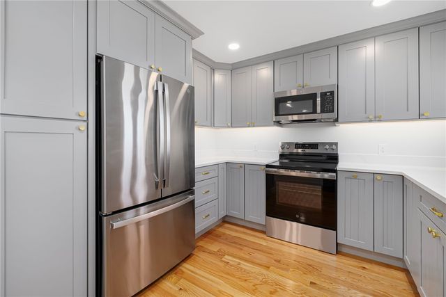 11 Gunning Court, Middletown, RI 02842