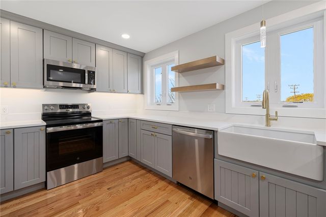11 Gunning Court, Middletown, RI 02842