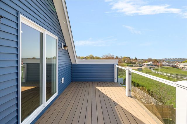 11 Gunning Court, Middletown, RI 02842