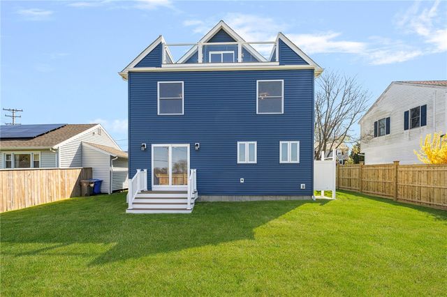 11 Gunning Court, Middletown, RI 02842