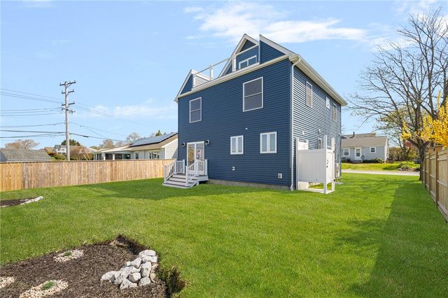 11 Gunning Court, Middletown, RI 02842