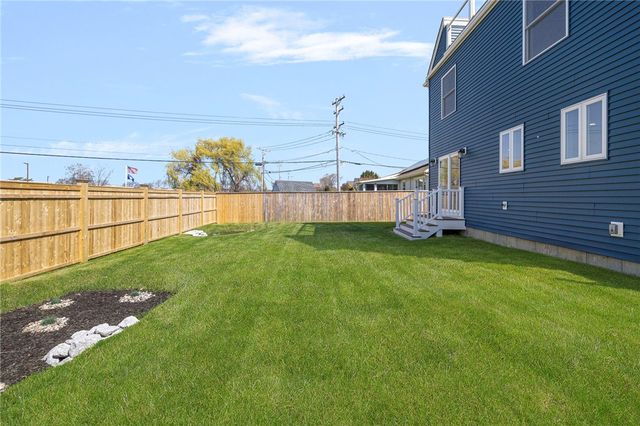 11 Gunning Court, Middletown, RI 02842