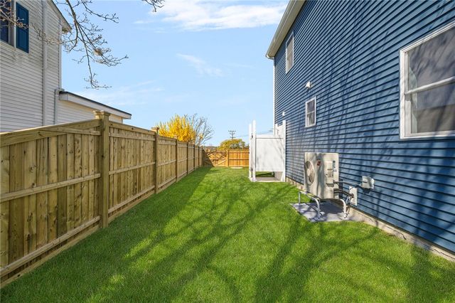 11 Gunning Court, Middletown, RI 02842