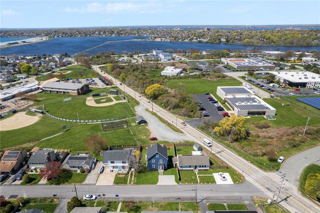 11 Gunning Court, Middletown, RI 02842