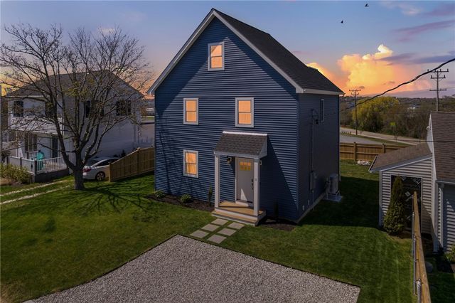 11 Gunning Court, Middletown, RI 02842