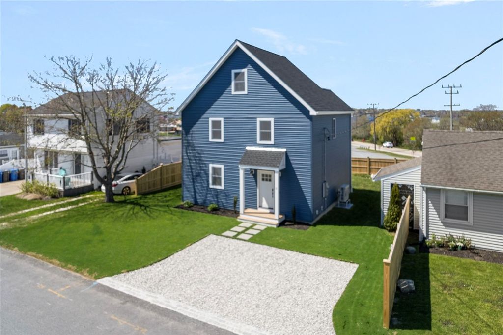 11 Gunning Court, Middletown, RI 02842