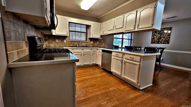 106 Tenkiller Dr, Sherwood, AR 72120