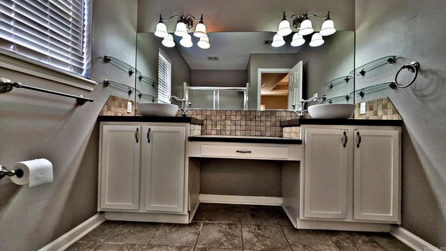 106 Tenkiller Dr, Sherwood, AR 72120