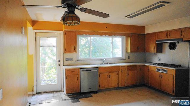 8 S Mountain Way, West Orange, NJ 07052