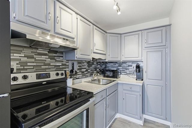 8900 E Jefferson Avenue 603, Detroit, MI 48214