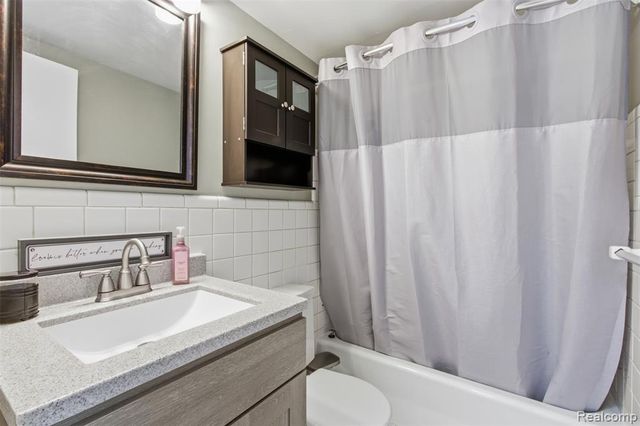 8900 E Jefferson Avenue 603, Detroit, MI 48214