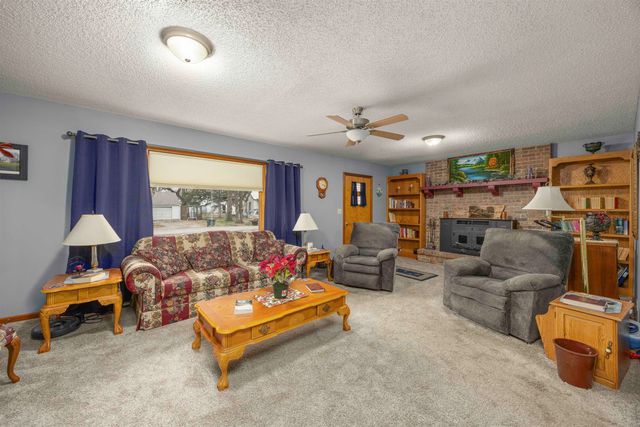 241 S Oak St, Howard, KS 67349