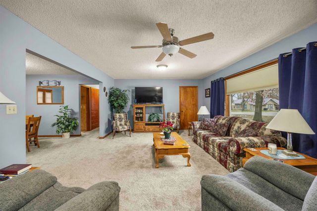 241 S Oak St, Howard, KS 67349