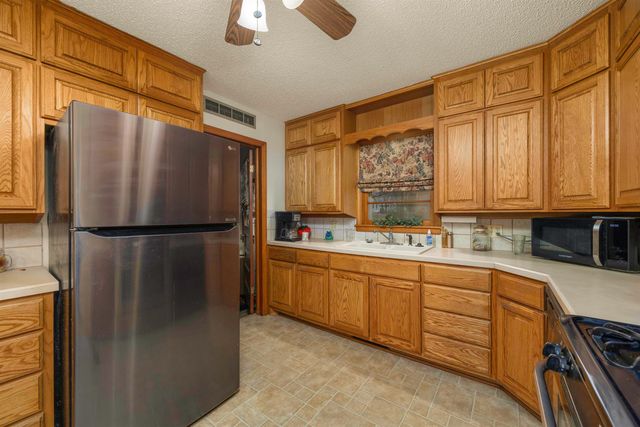 241 S Oak St, Howard, KS 67349