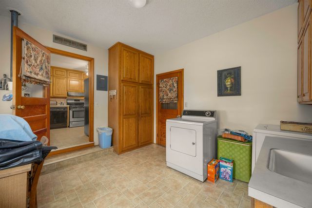 241 S Oak St, Howard, KS 67349