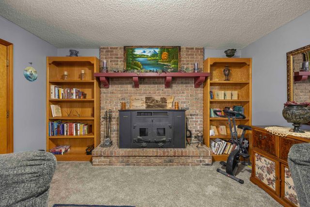 241 S Oak St, Howard, KS 67349