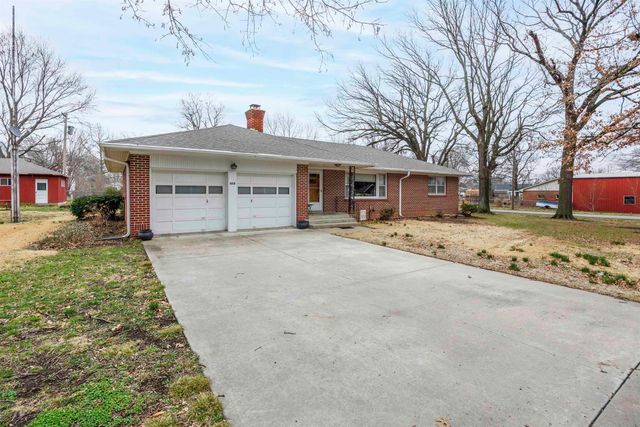 241 S Oak St, Howard, KS 67349