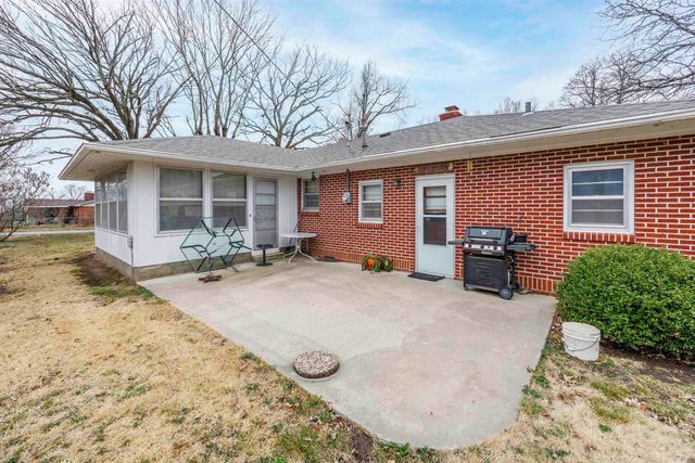 241 S Oak St, Howard, KS 67349