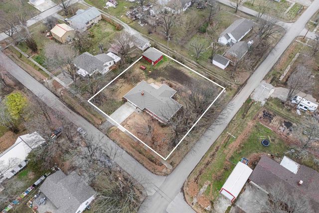 241 S Oak St, Howard, KS 67349