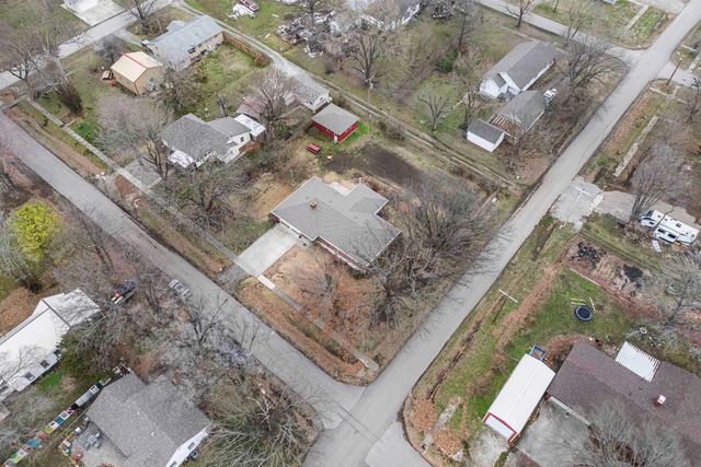 241 S Oak St, Howard, KS 67349