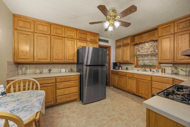 241 S Oak St, Howard, KS 67349