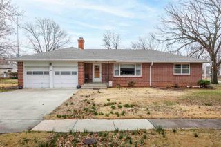 241 S Oak St, Howard, KS 67349