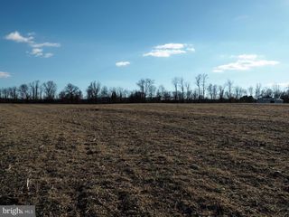 1295 W TRINDLE RD, Carlisle, PA 17015