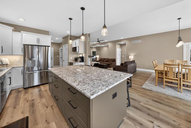 2908 Platinum Drive NE, Rochester, MN 55906