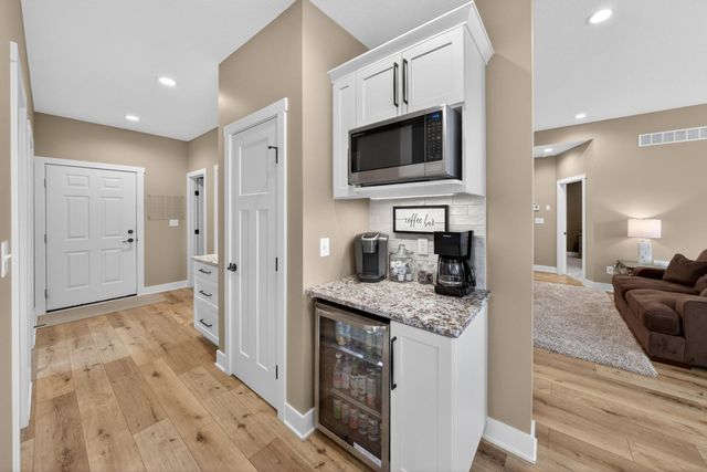 2908 Platinum Drive NE, Rochester, MN 55906