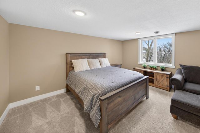 2908 Platinum Drive NE, Rochester, MN 55906