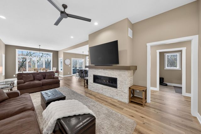 2908 Platinum Drive NE, Rochester, MN 55906