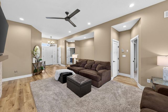 2908 Platinum Drive NE, Rochester, MN 55906