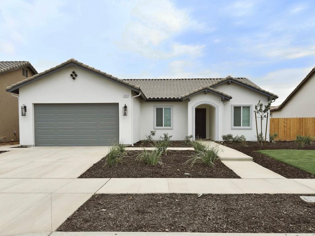 2042 Daffodil Street, Kingsburg, CA 93631