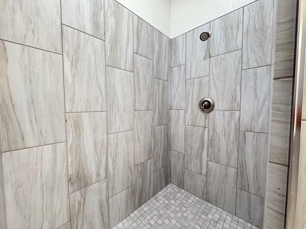 Image 10 of property listing at 2042 Daffodil Street, Kingsburg, CA 93631