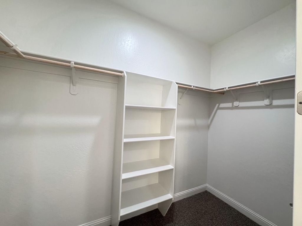 Image 11 of property listing at 2042 Daffodil Street, Kingsburg, CA 93631