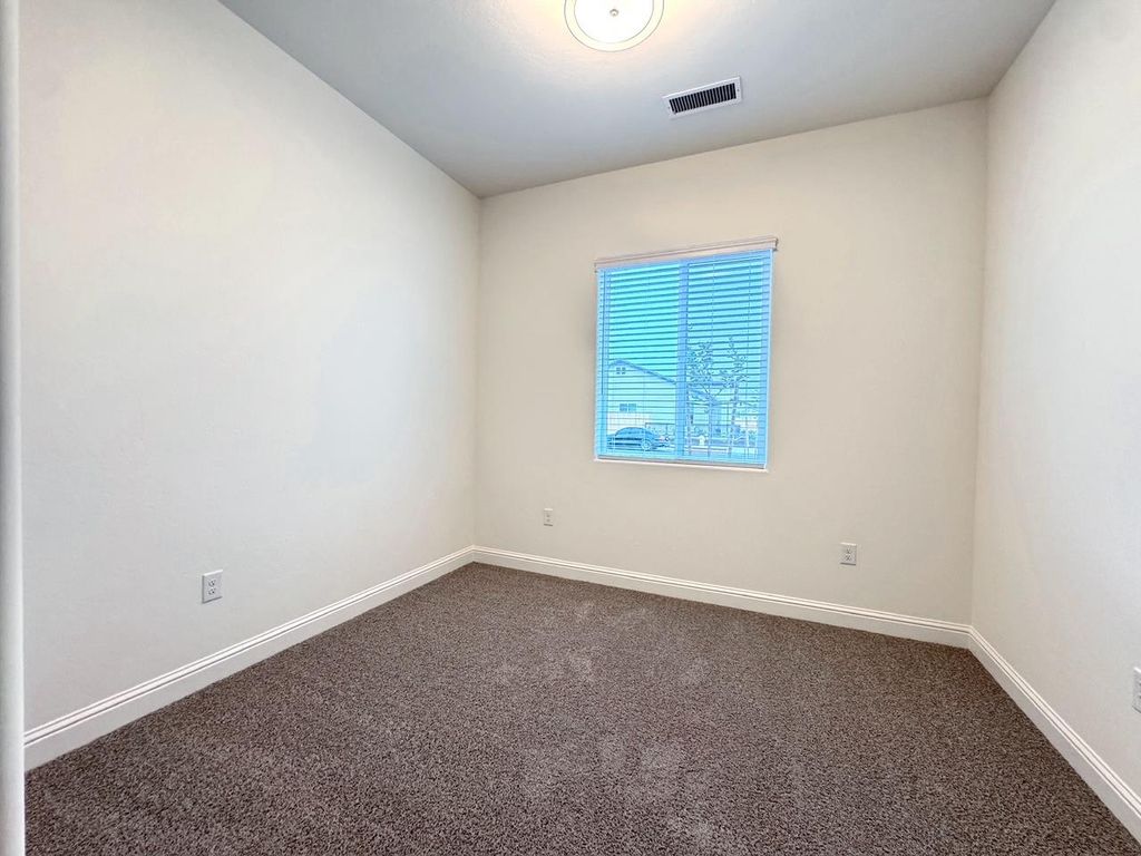 Image 7 of property listing at 2042 Daffodil Street, Kingsburg, CA 93631