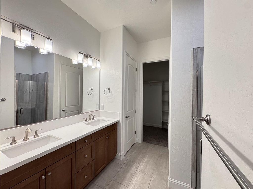 Image 9 of property listing at 2042 Daffodil Street, Kingsburg, CA 93631