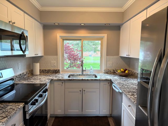 34518 Shorewood Street, Chesterfield Twp, MI 48047