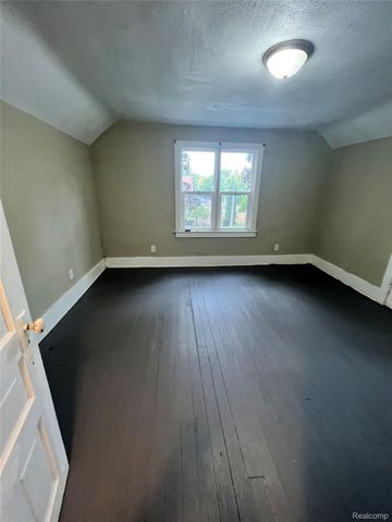 1720 N Oakley Street, Saginaw, MI 48602