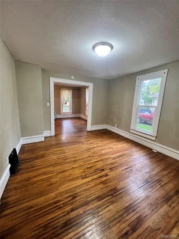 1720 N Oakley Street, Saginaw, MI 48602