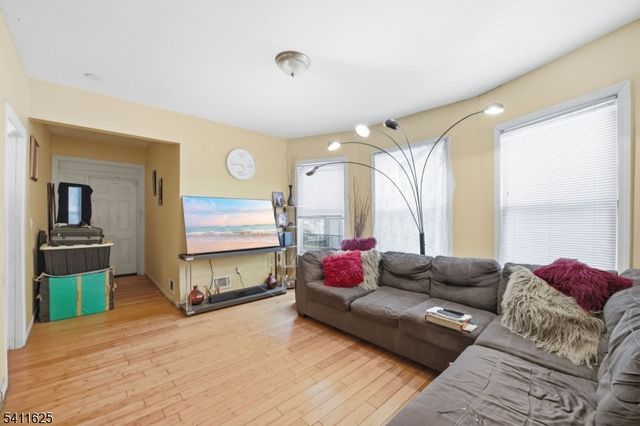 38 Mapes Ave, Newark City, NJ 07112