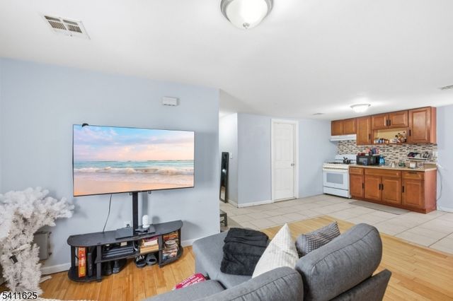 38 Mapes Ave, Newark City, NJ 07112