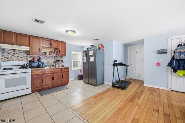 38 Mapes Ave, Newark City, NJ 07112