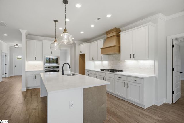 93 Boggs Road, Pelzer, SC 29669