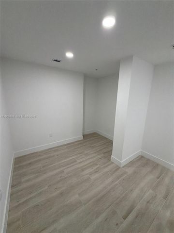 32 NW 14th Ave 302, Miami, FL 33125