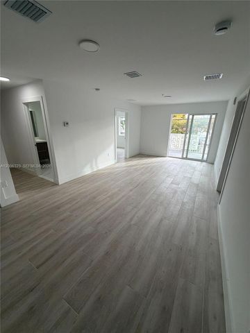 32 NW 14th Ave 302, Miami, FL 33125